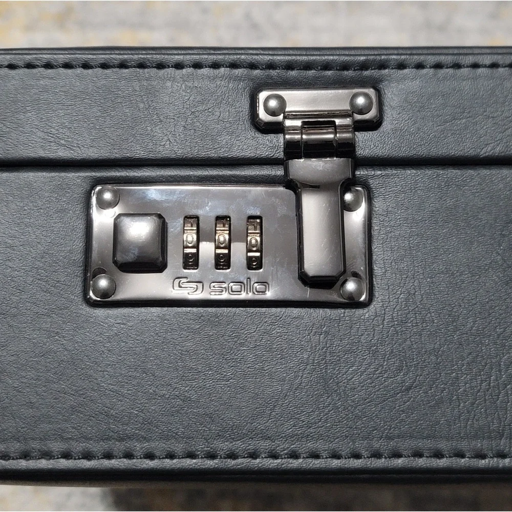Solo Classic Vinyl Briefcase Black w/Combination‎ Lock 17.5 inches X 12.5 X 4